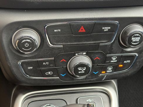 Used 2021 Jeep Compass 80th Special Edition w/ Sun and Sound Group image 29