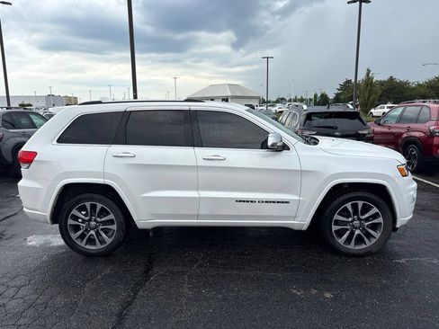 Used 2018 Jeep Grand Cherokee Overland AWD/4WD image 2