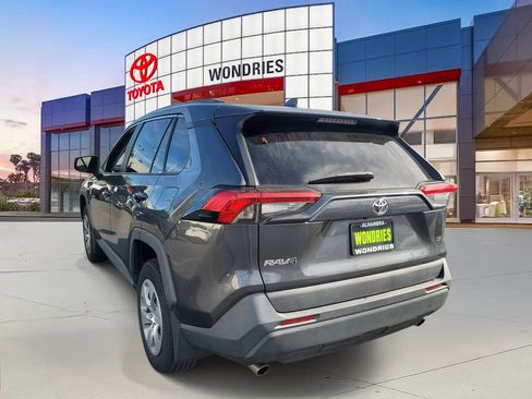 Used 2021 Toyota RAV4 LE image 3