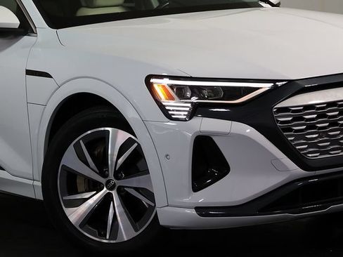 Used 2024 Audi Q8 e-tron Premium Plus w/ Premium Plus Package AWD/4WD image 8