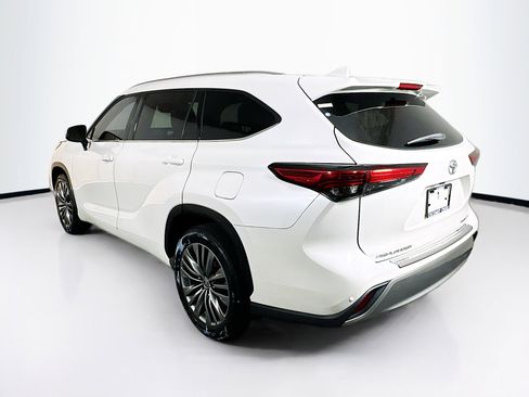 Used 2021 Toyota Highlander Platinum FWD image 5