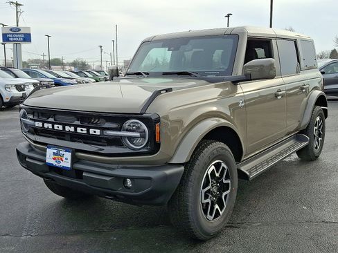 Used 2025 Ford Bronco Outer Banks image 3