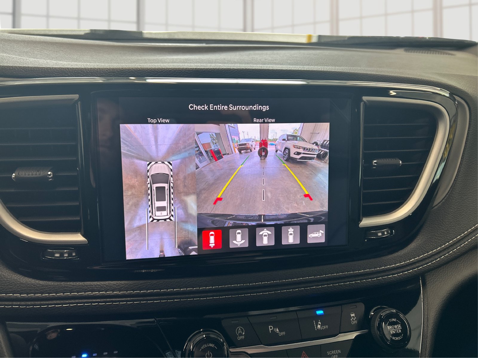 New 2027 Chrysler Pacifica Select w/ Family Tech Group FWD image 25