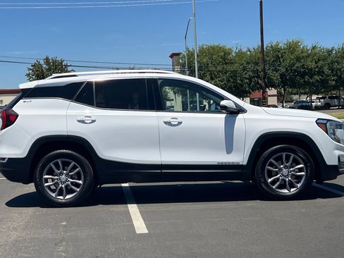 Used 2024 GMC Terrain SLT AWD/4WD image 3