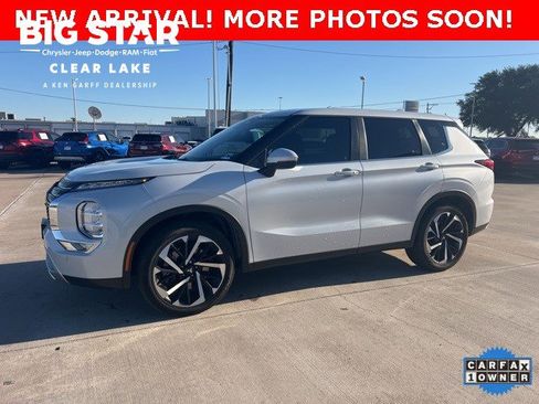 Used 2023 Mitsubishi Outlander SE image 1