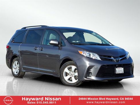 Used 2019 Toyota Sienna LE image 1