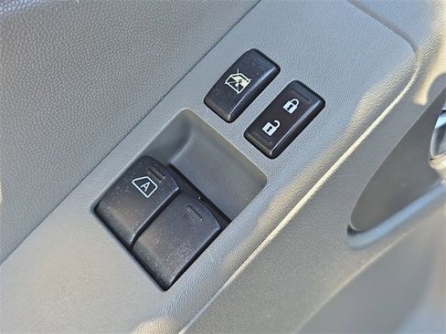 Used 2022 Nissan Frontier SV image 12