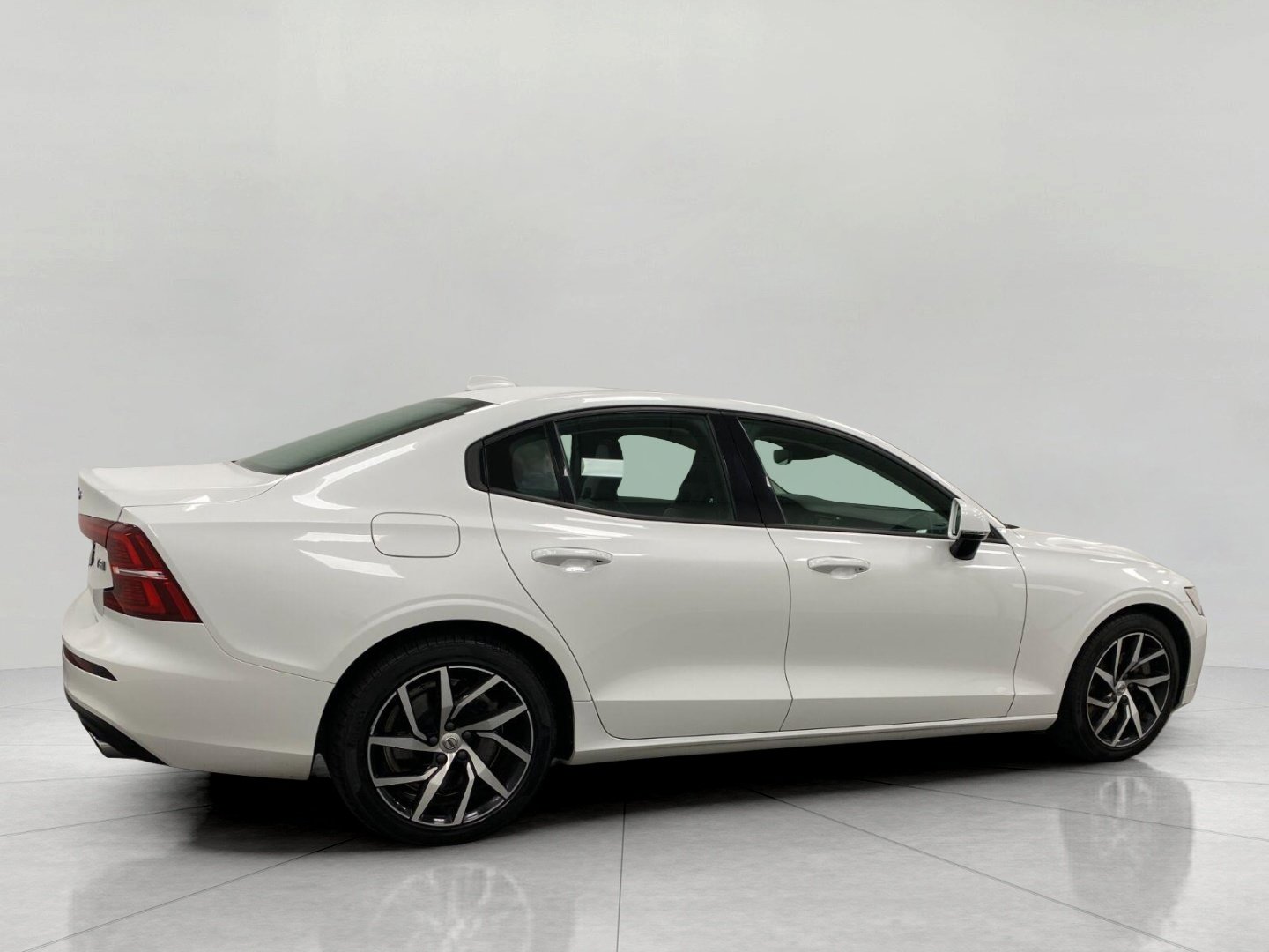Used 2020 Volvo S60 T6 Momentum AWD/4WD image 2