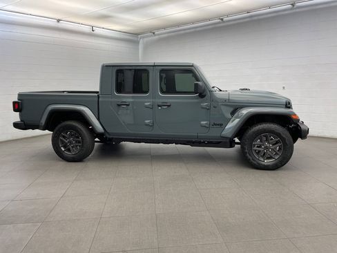 New 2026 Jeep Gladiator Sport image 2