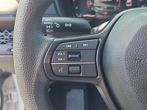 Certified 2025 Honda Accord LX image 19