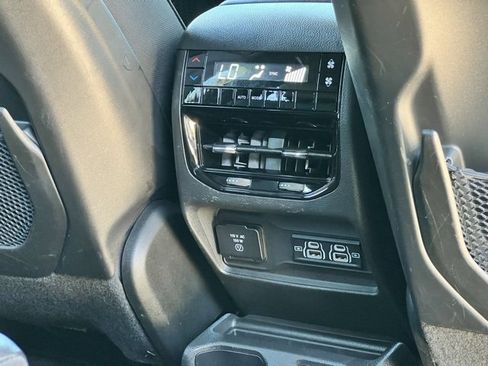 Used 2023 Jeep Grand Cherokee L Laredo image 46