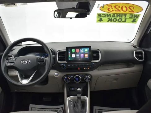 Used 2025 Hyundai Venue SEL image 20