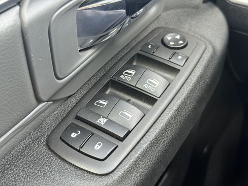 Used 2023 RAM 1500 Classic SLT AWD/4WD image 11