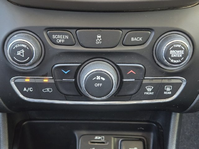 Certified 2016 Jeep Cherokee Latitude FWD image 24