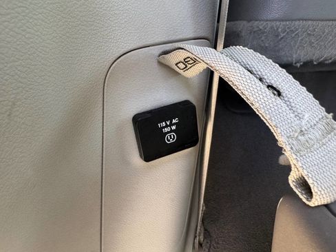 Used 2017 Chrysler Pacifica Touring-L Plus w/ Tire & Wheel Group image 36