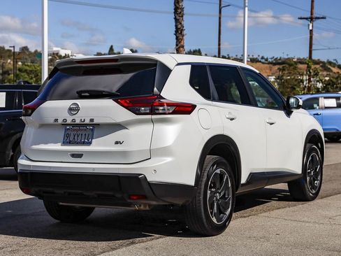 Used 2024 Nissan Rogue SV FWD image 6