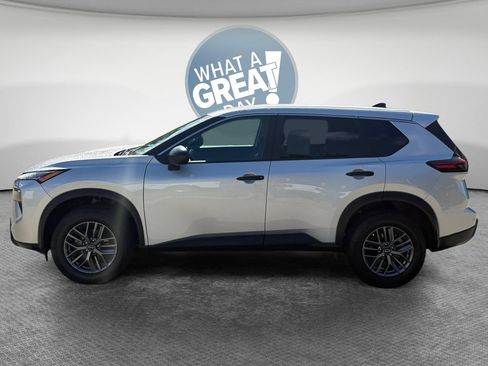 Used 2024 Nissan Rogue S AWD/4WD image 7