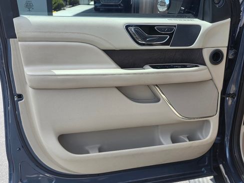 Used 2018 Lincoln Navigator L Select AWD/4WD image 20
