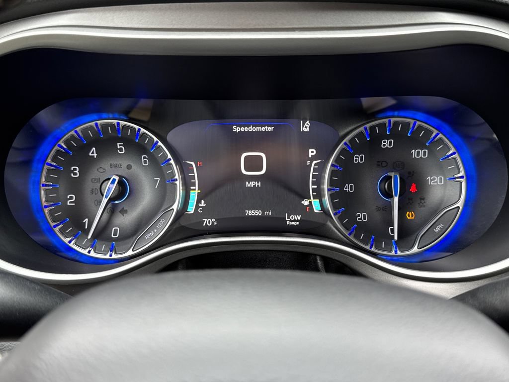Used 2023 Chrysler Pacifica Touring-L FWD image 32