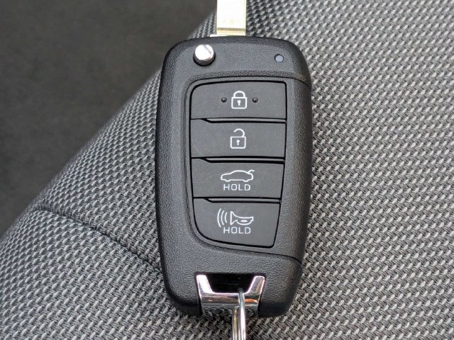 Used 2026 Hyundai Elantra SE FWD image 27