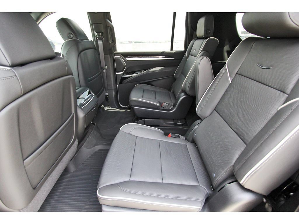 New 2027 Cadillac Escalade ESV Luxury RWD image 7