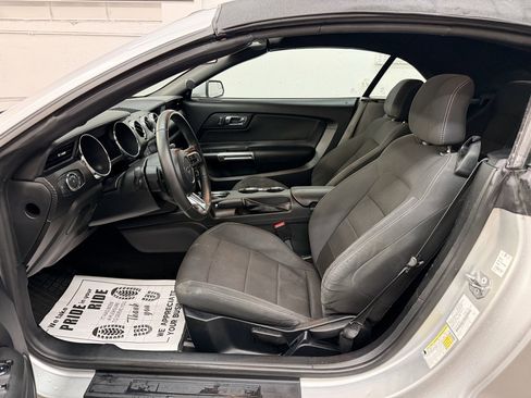 Used 2016 Ford Mustang V6 Convertible image 13