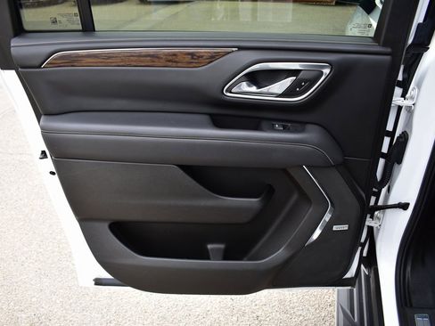 Used 2023 Chevrolet Suburban Premier image 21