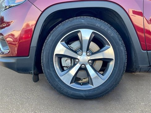 Certified 2019 Jeep Cherokee Limited w/ Luxury Group image 29