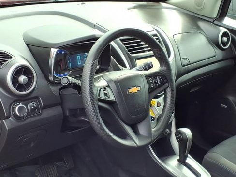 Used 2015 Chevrolet Trax LT w/ LT Sun and Sound Package FWD image 18