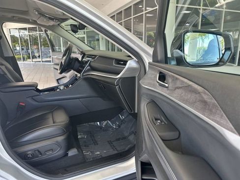 Used 2023 Jeep Grand Cherokee L Limited RWD image 29
