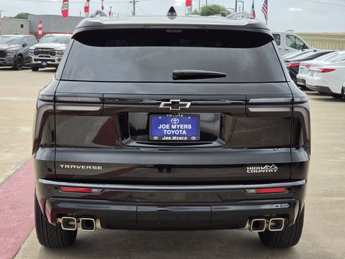 Used 2026 Chevrolet Traverse High Country w/ LPO, Floor Liner Package FWD image 8