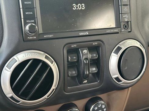 Used 2016 Jeep Wrangler Unlimited Sahara w/ Connectivity Group image 13