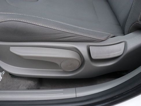 Used 2025 Hyundai Elantra SEL FWD image 48