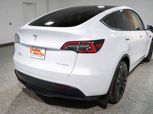 Used 2023 Tesla Model Y Long Range image 7