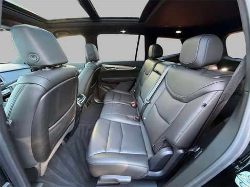 Used 2025 Cadillac XT6 Luxury image 19