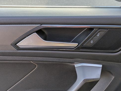 Used 2022 Volkswagen Tiguan SE image 12