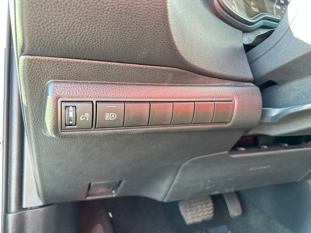 Used 2025 Toyota Corolla LE FWD image 18