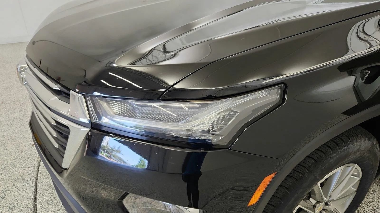 Used 2023 Chevrolet Traverse LT FWD image 13