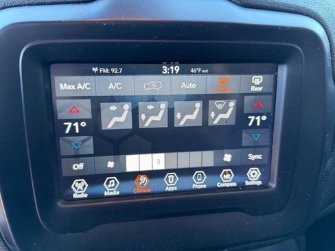 Used 2018 Jeep Renegade Latitude image 22