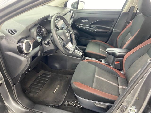 Used 2024 Nissan Versa SR FWD image 13
