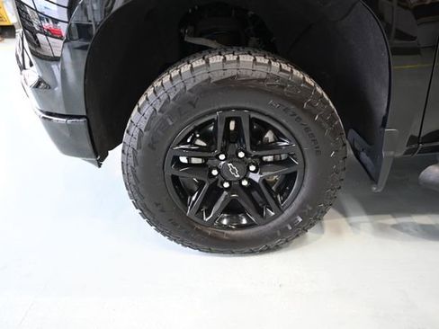 Used 2022 Chevrolet Silverado 1500 Custom Trail Boss AWD/4WD image 27