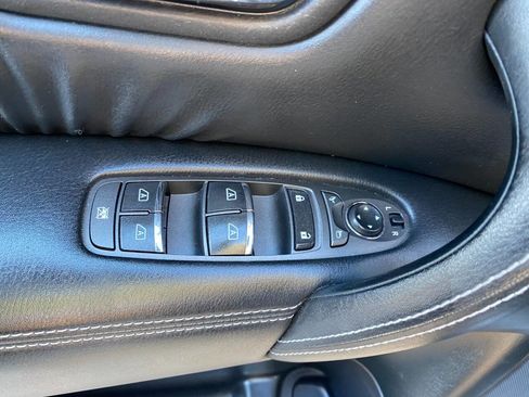 Used 2017 INFINITI QX80 4WD w/ Driver Assistance Package image 19