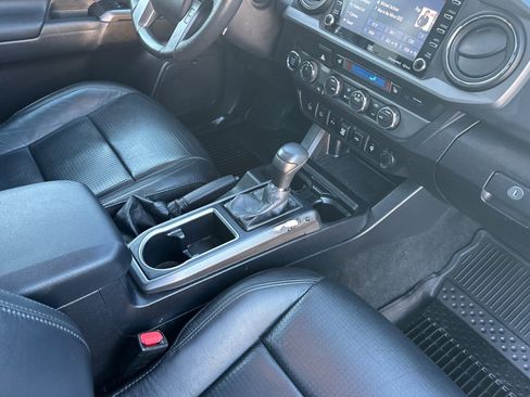 Used 2021 Toyota Tacoma TRD Off-Road image 17