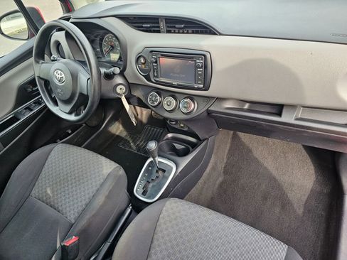 Used 2015 Toyota Yaris L image 13