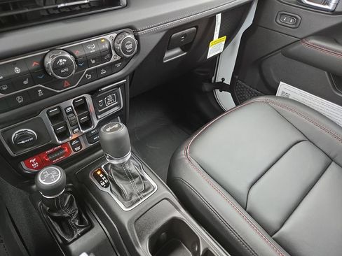 New 2026 Jeep Wrangler Unlimited Rubicon AWD/4WD image 16