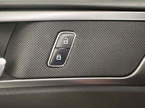 Used 2016 Ford Fusion SE FWD image 25