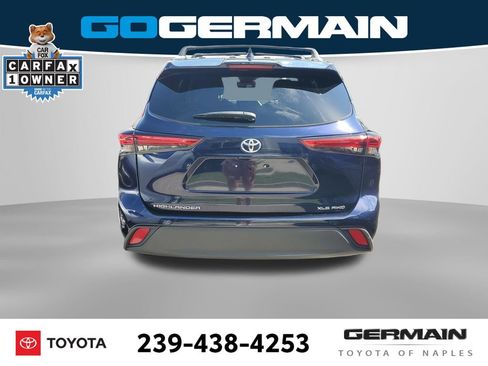 Used 2022 Toyota Highlander XLE AWD/4WD image 11