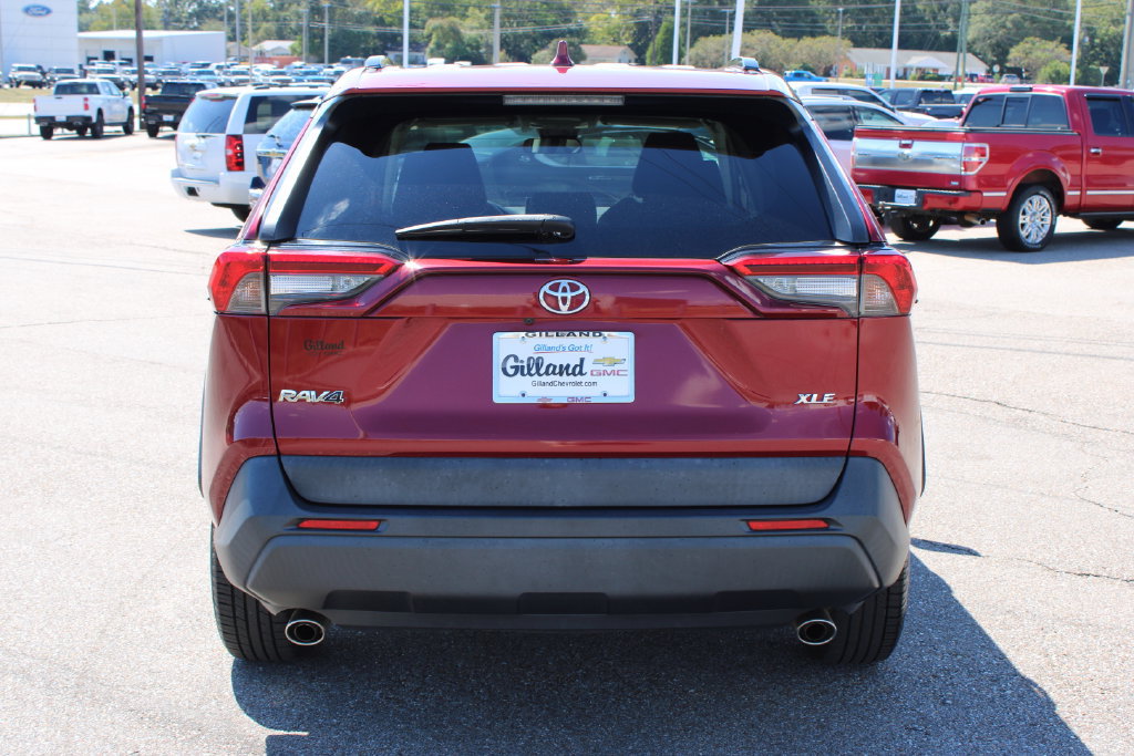 Used 2020 Toyota RAV4 XLE w/ Convenience Package FWD image 6