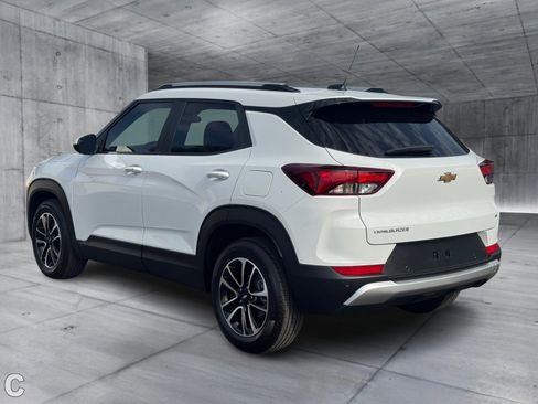 Certified 2026 Chevrolet TrailBlazer LT w/ Driver Confidence Package image 4