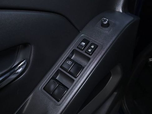 Used 2023 Nissan Frontier SV image 12